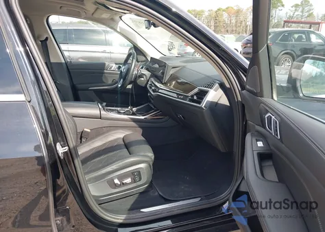 2025 BMW X7 xDrive40I z USA, uszkodzony, nr VIN 5UX23EM01S9W74145